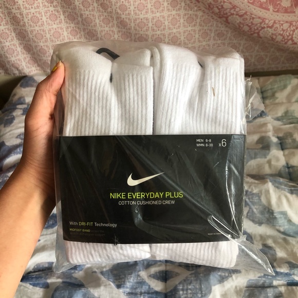 😈Nike😈 White Basic Crew Socks - Picture 3 of 3